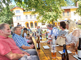 Mitgliedertreffen in geselliger Runde
